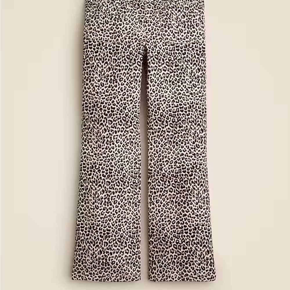 High-rise kickout jean with sailor pockets in leopard print - Picture 2 of 7